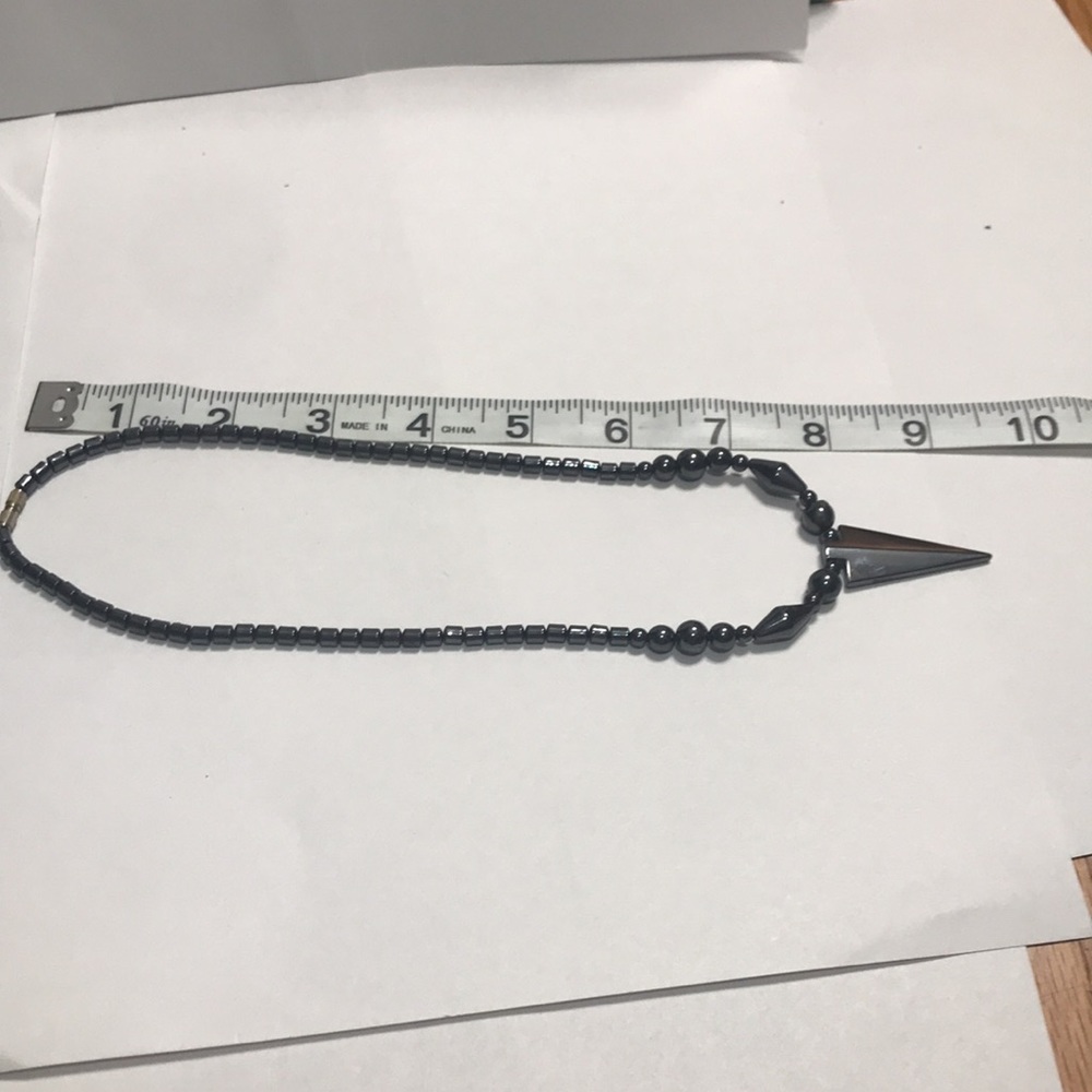 Metallic arrow necklace - Picture 4 of 4